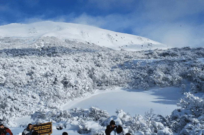 Refúgio Neumeyer: Lagoa Congelada e Atividades na Neve para Toda a Família em Bariloche