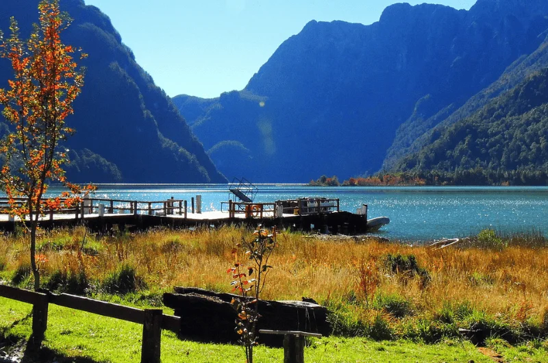 Navegação VIP em Bariloche: Luxo e Conforto nos Lagos Patagônicos