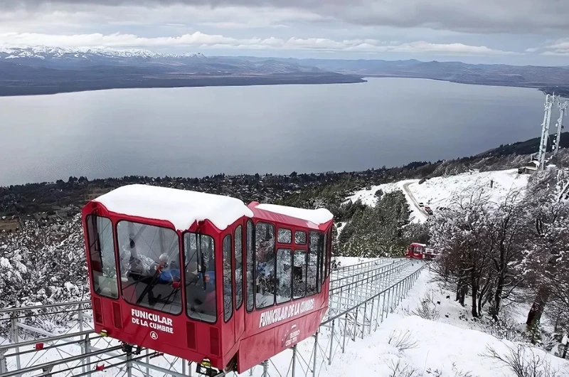 Funicular no Cerro Otto: Acesso Fácil às Atrações do Cume