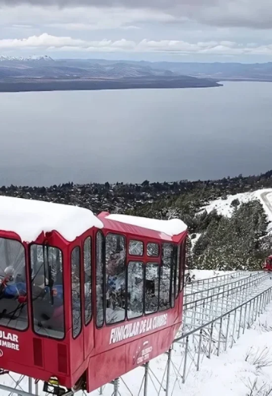 Funicular no Cerro Otto: Acesso Fácil às Atrações do Cume